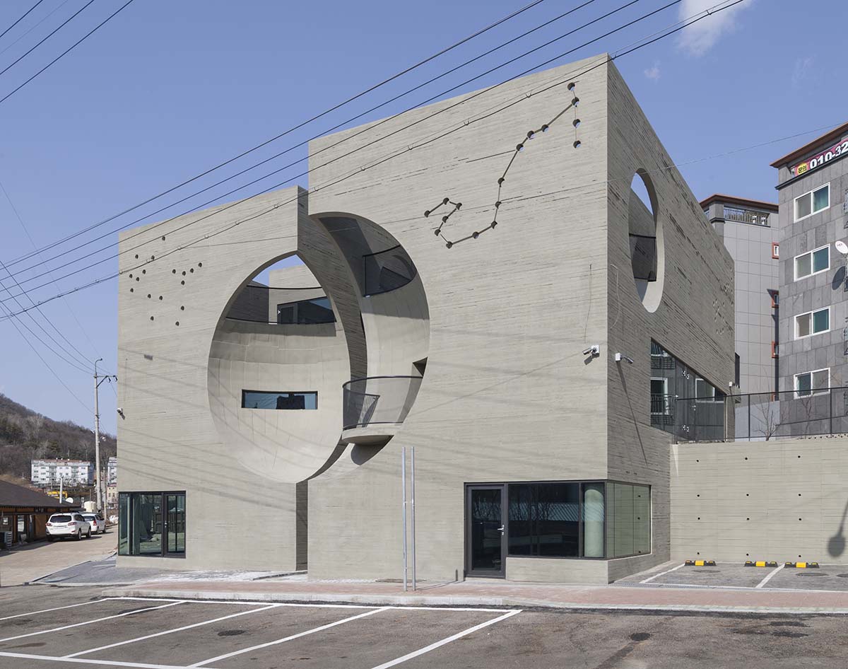 Moon Hoon Architects completed ’’Two Moon’’: a multi use building comprises two-segmented pieces