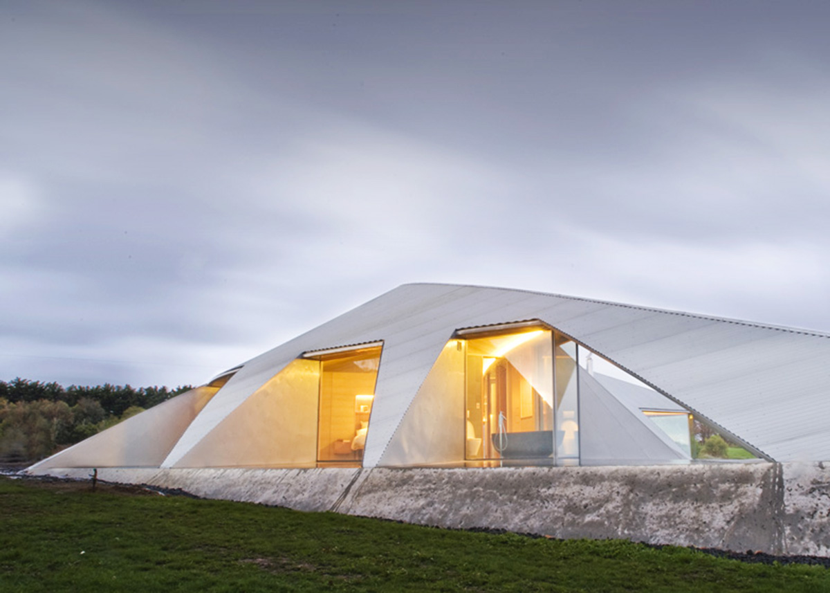 The Croft house is a pure and modern shelter that seems unobtrusive in abandoned landscape