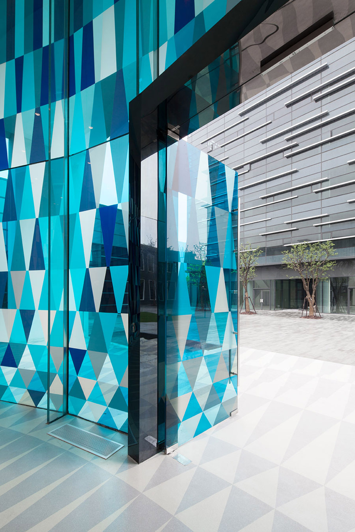 Rainbow Chapel is a rounded wedding space that explores the endless possibilities of glass