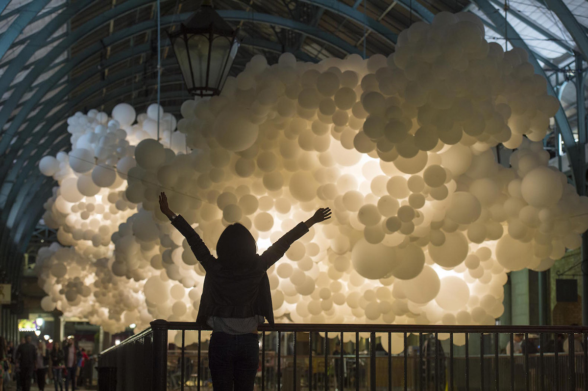 French artist Charles Pétillon fills London’s Covent Garden Market with 100.000 balloons