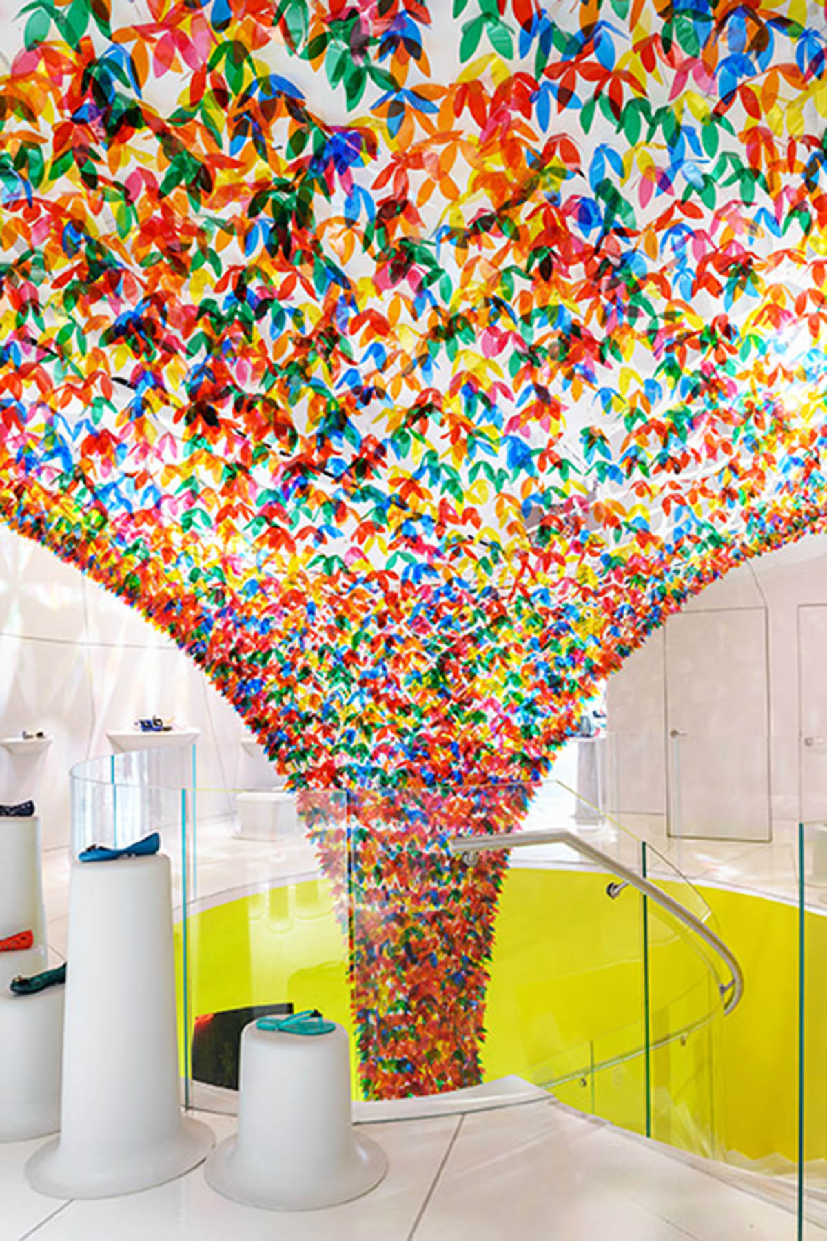 SOFTlab revives Melissa Gallery in New York with the thousands of colorful petals