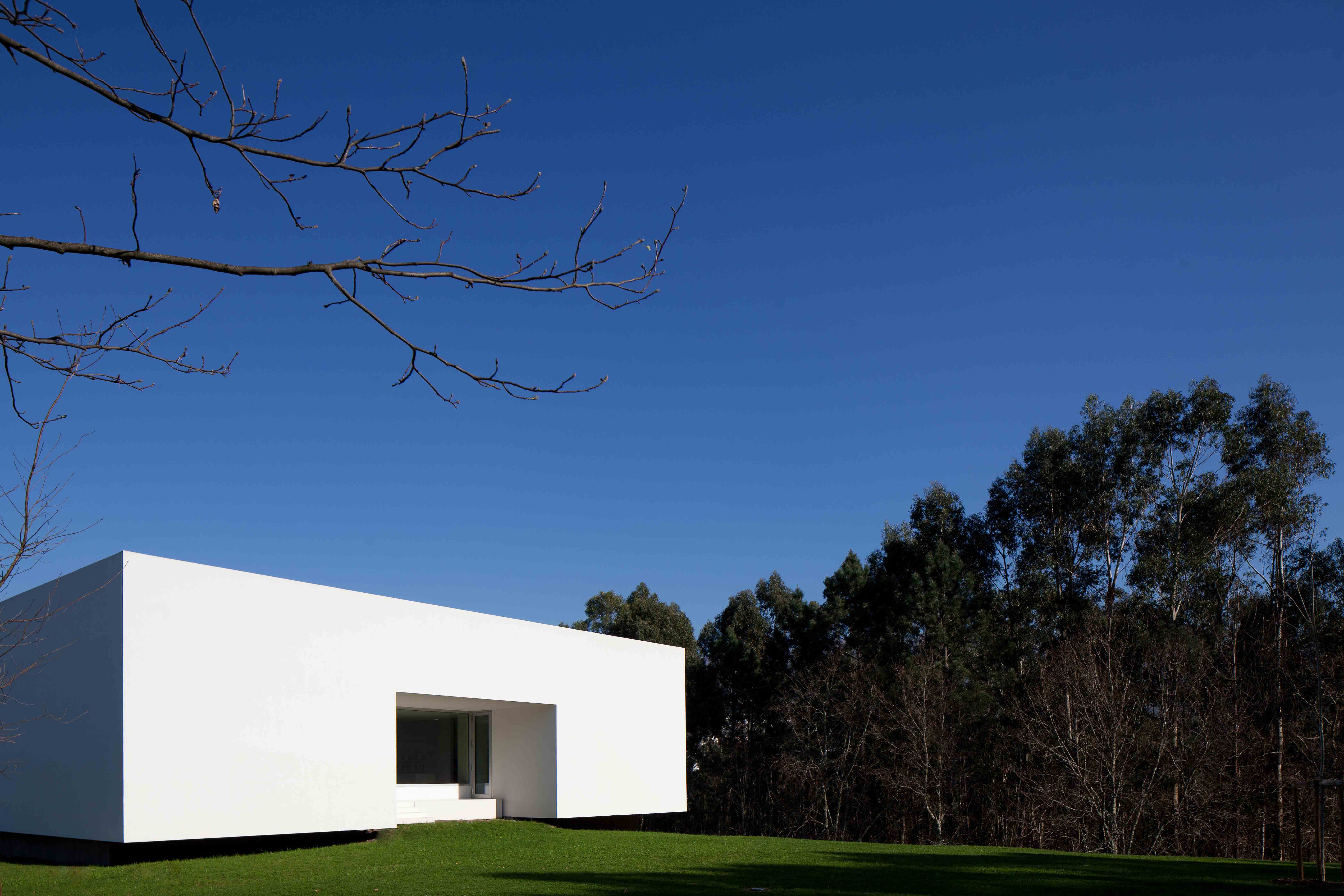 The new Melgaço Sports School is a pure and calm modernist building integrating with landscape