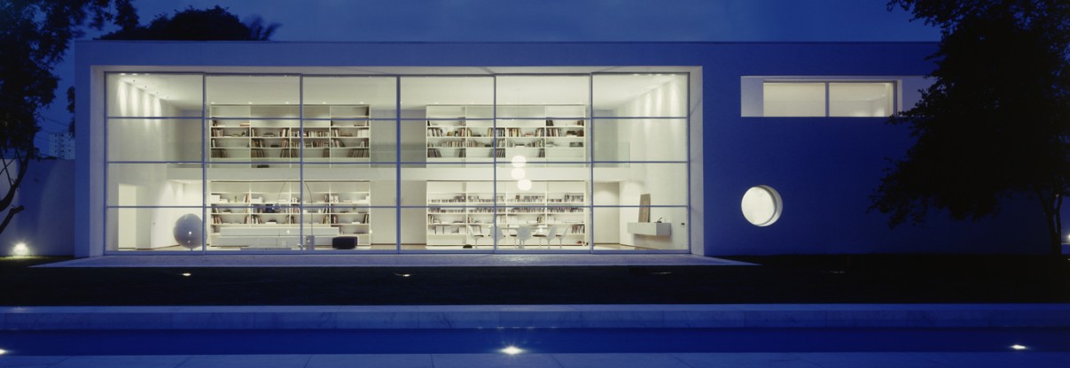 Gama Issa House is a ’’naive’’ white house designed by Studio MK27