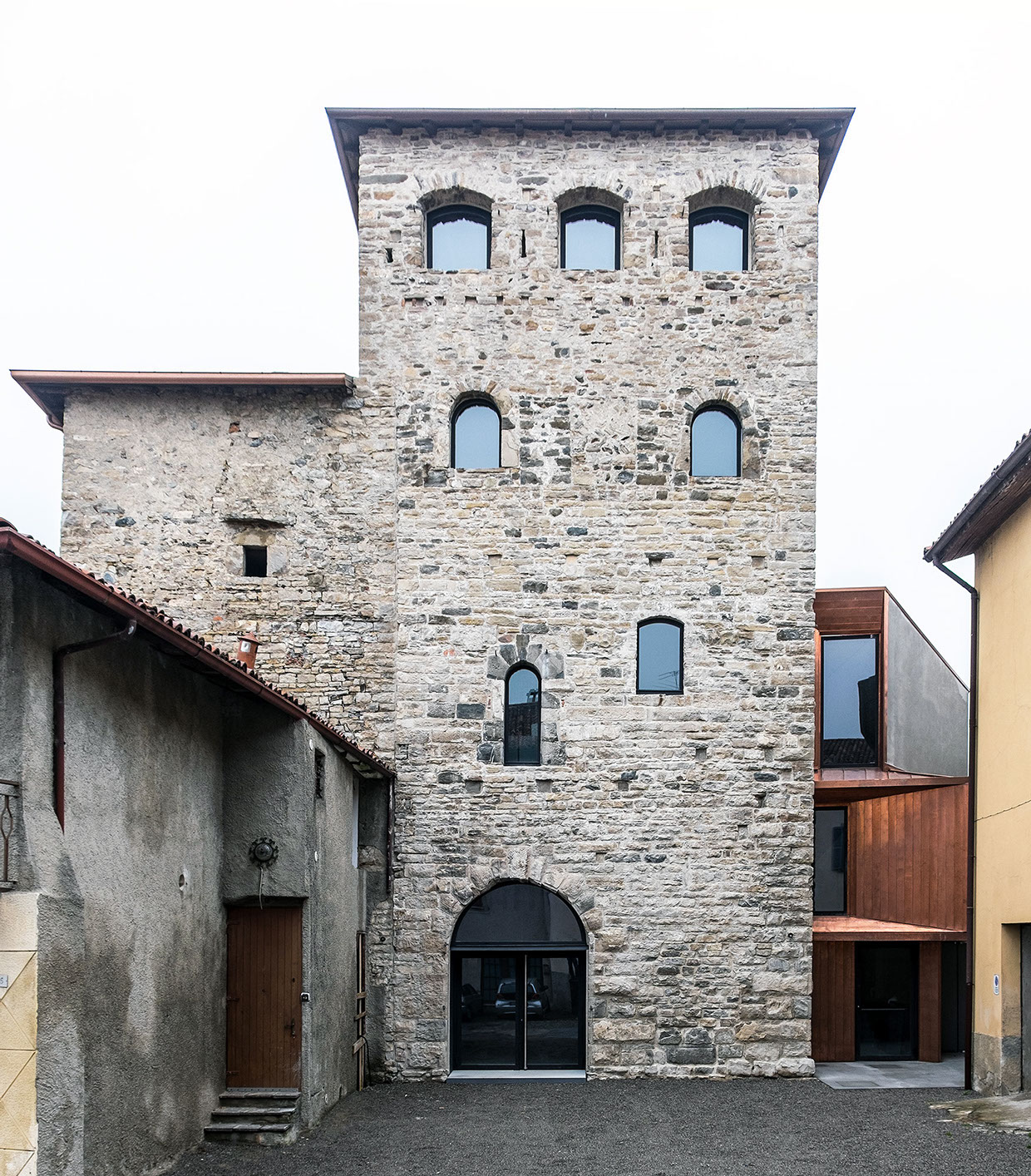 The Torre del Borgo emphasized the historical context of Bergamo by using copper-clad extension