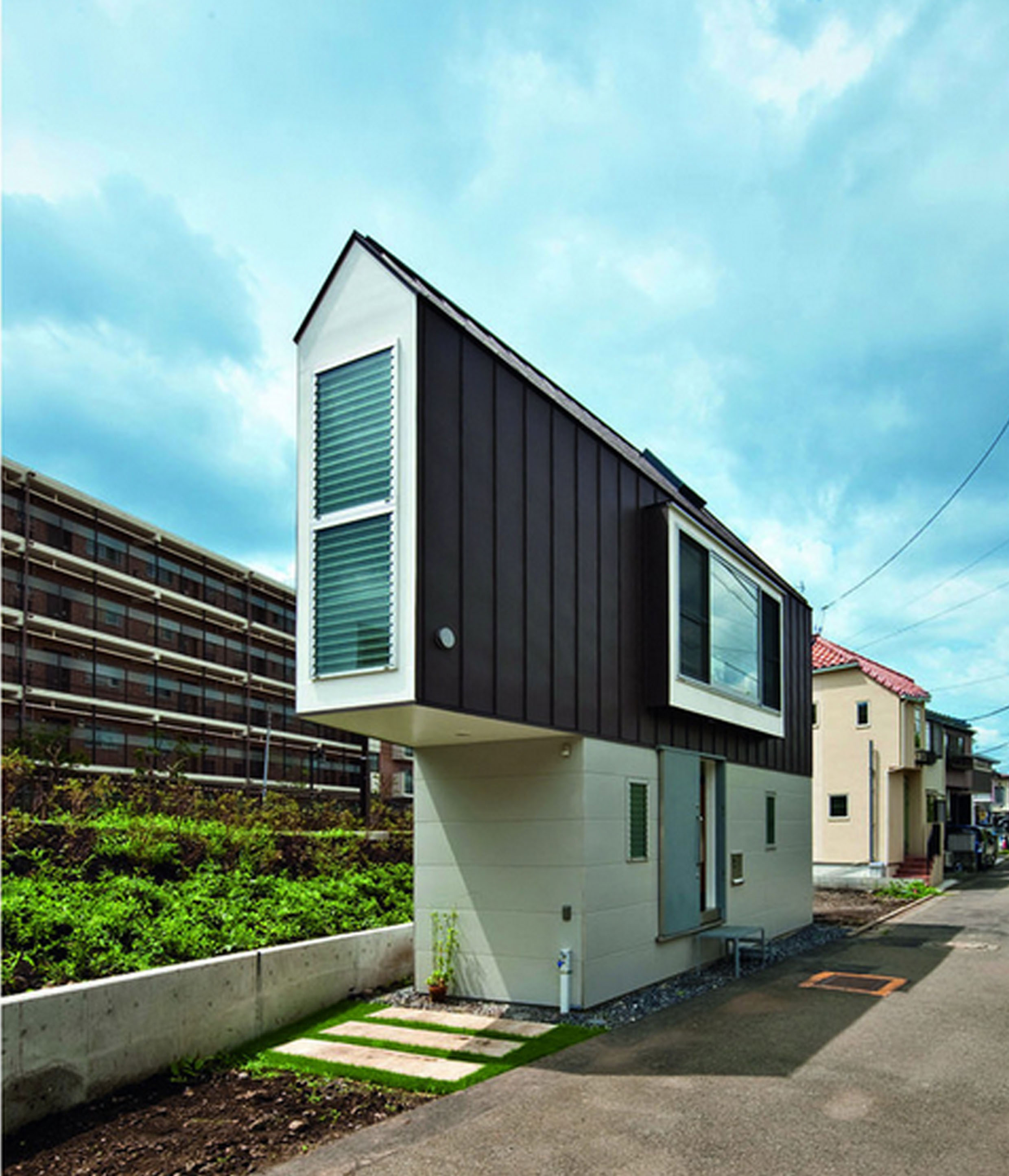 Маленькие японские дома. Микродома в Японии. Узкий дом. Узкий двухэтажный дом. Узкий дом в Японии.