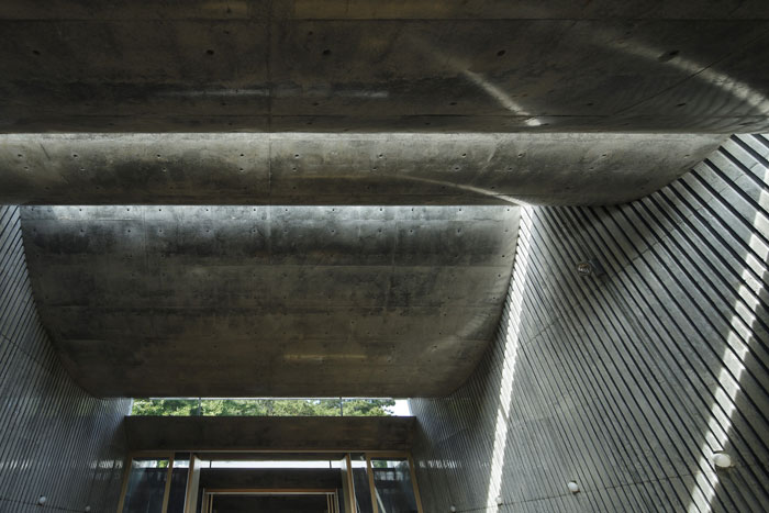 Takeshi Hosaka Architects designed a public church in Japan