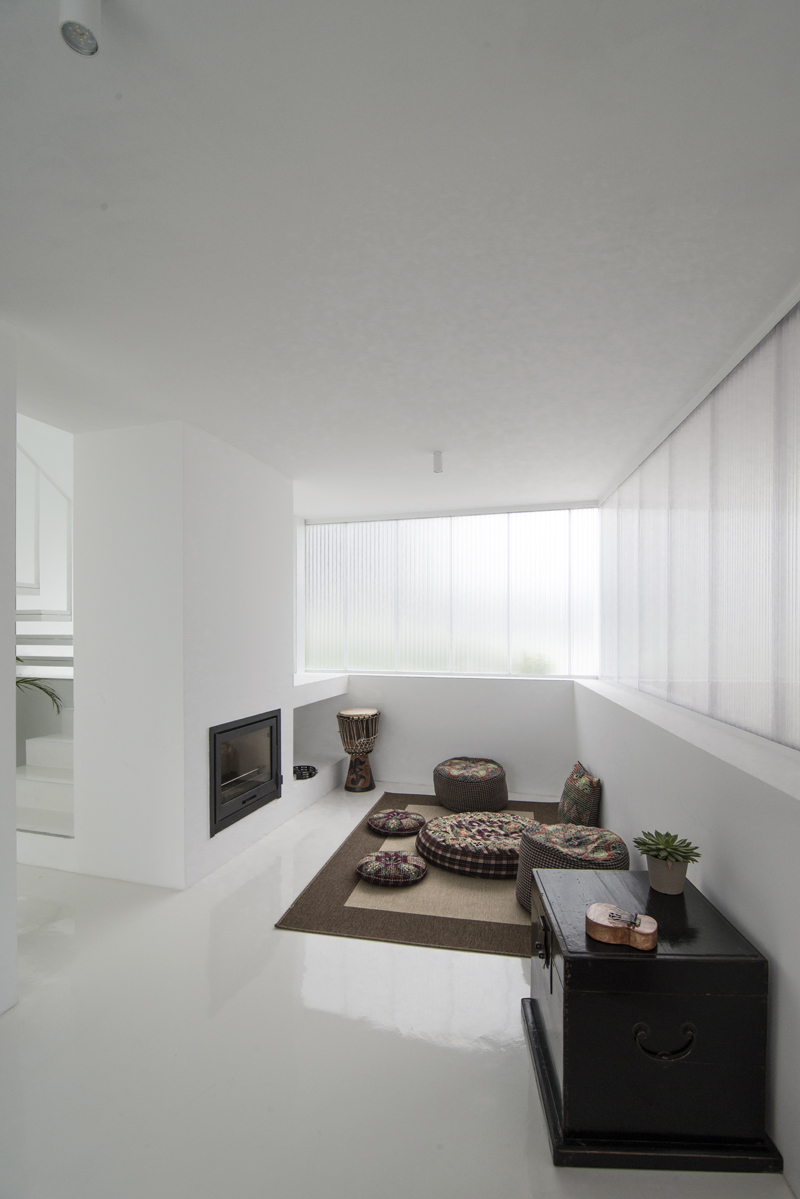 White Wolf Hotel by AND-RE