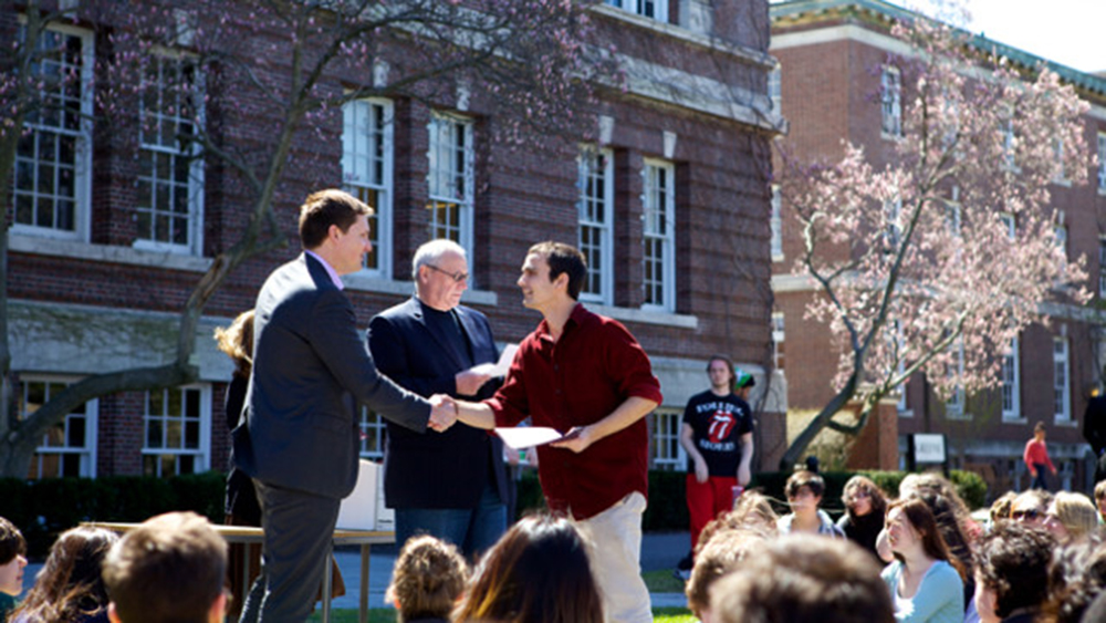 Prof. David Bell receives The David M. Darrin 40 Counseling Award
