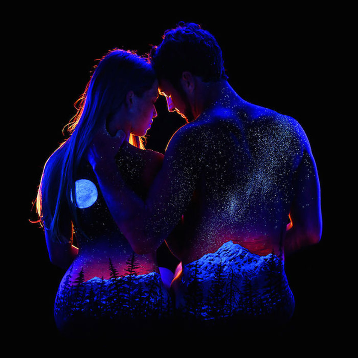 Lighting revives in body paintings that shine with back lights