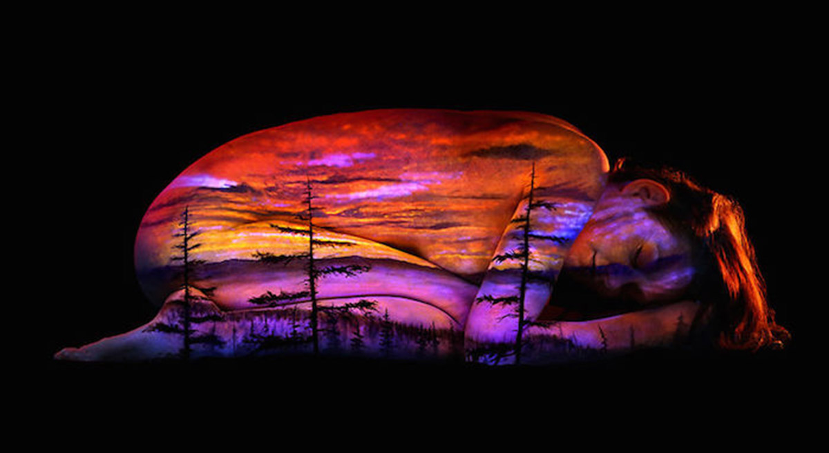 Lighting revives in body paintings that shine with back lights
