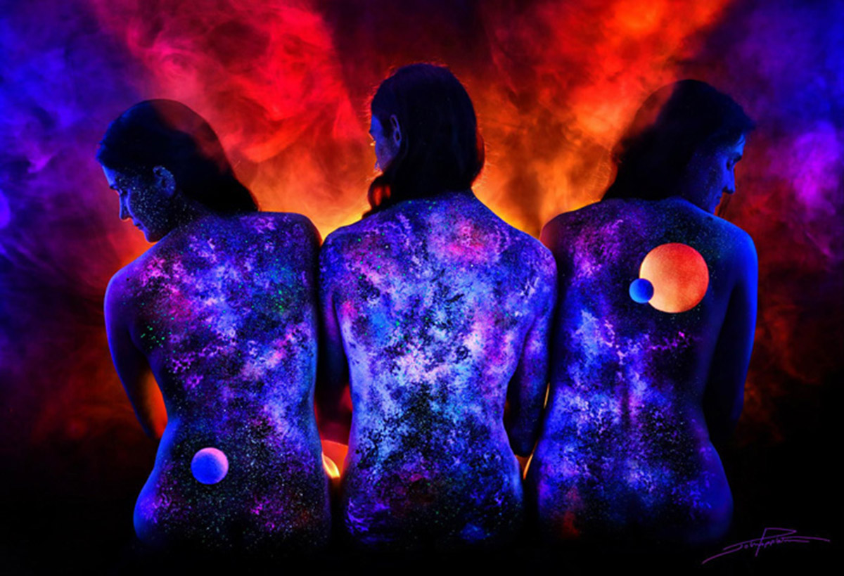 Lighting revives in body paintings that shine with back lights