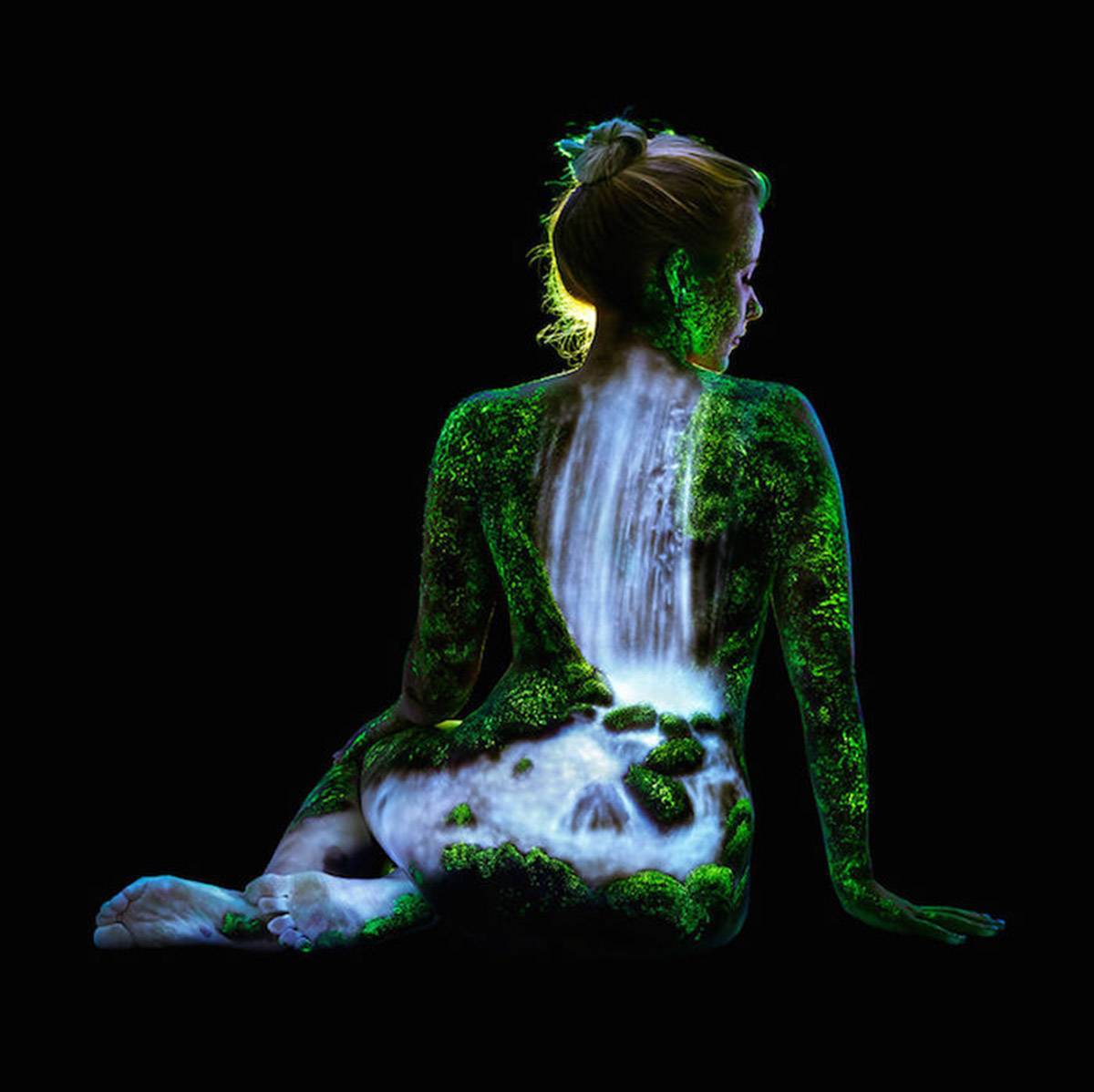 Lighting revives in body paintings that shine with back lights
