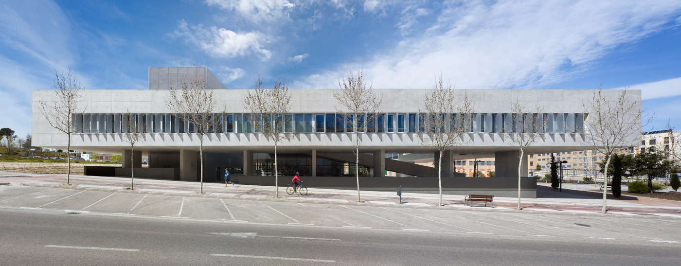 Rafael de La-Hoz completes the Espacio Miguel Delibes in Alcobendas
