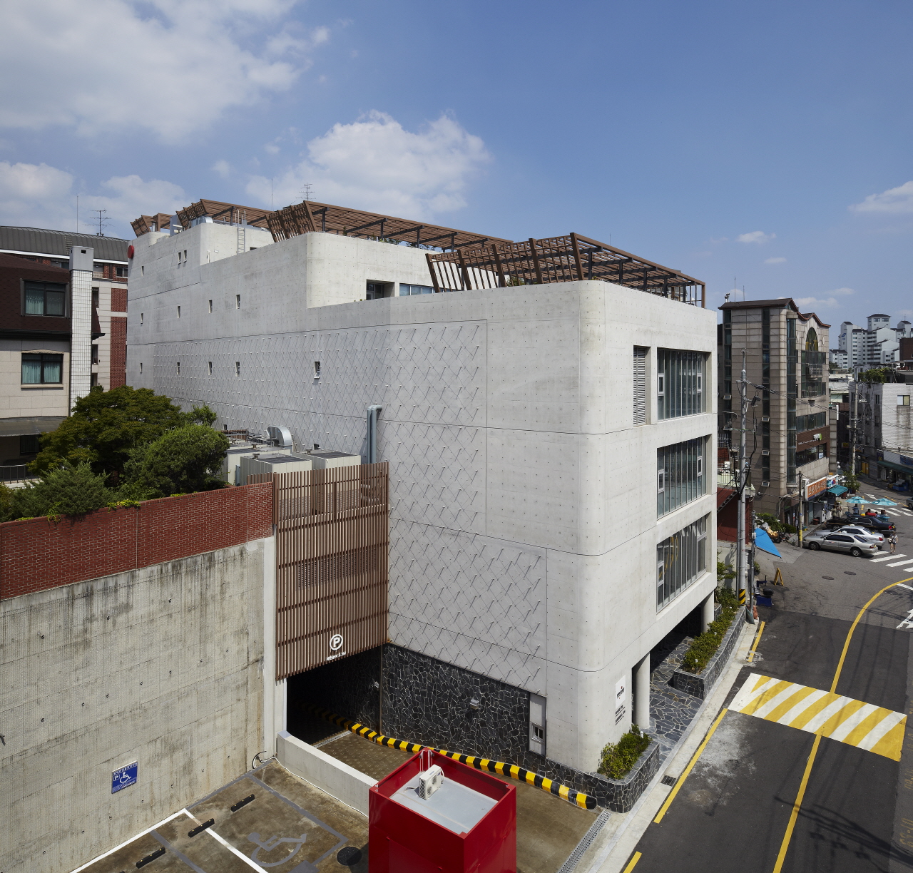 The Happiness Foundation shows elegancy of concrete in its own environment by The_System Lab