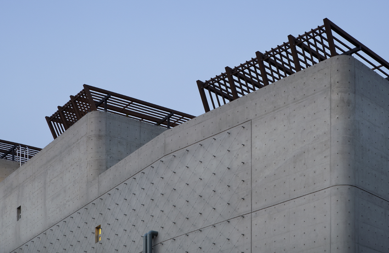 The Happiness Foundation shows elegancy of concrete in its own environment by The_System Lab