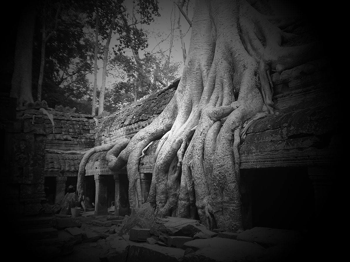 GG-Loop designs a vivid, wavy red facade for Italy’s historic house