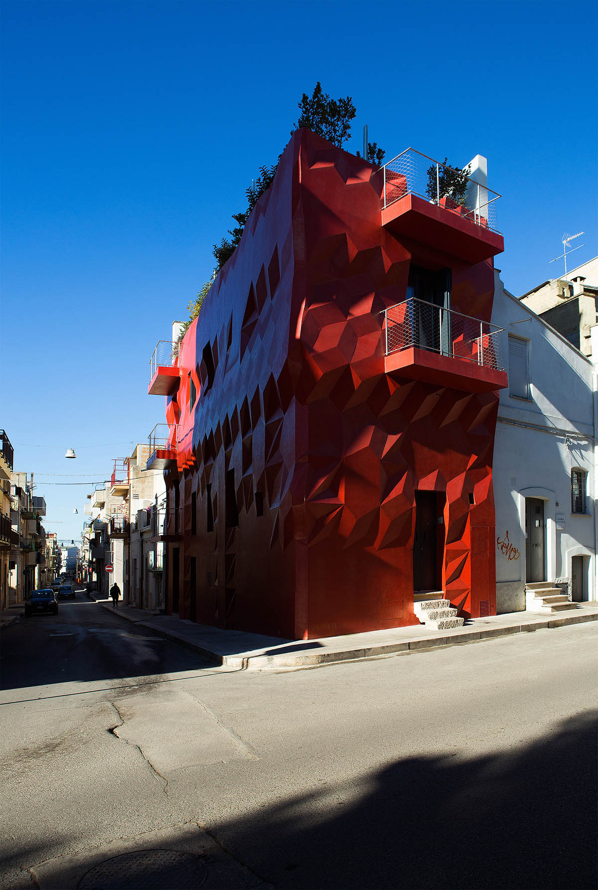 GG-Loop designs a vivid, wavy red facade for Italy’s historic house