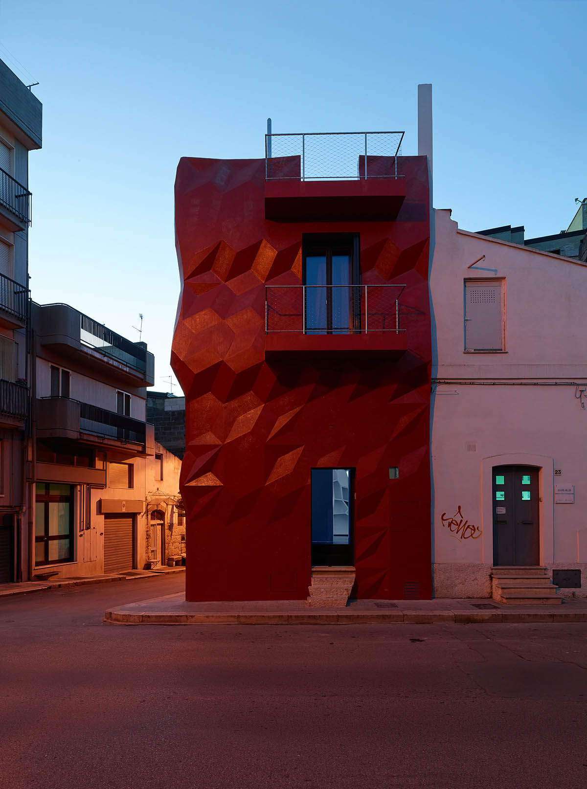 GG-Loop designs a vivid, wavy red facade for Italy’s historic house
