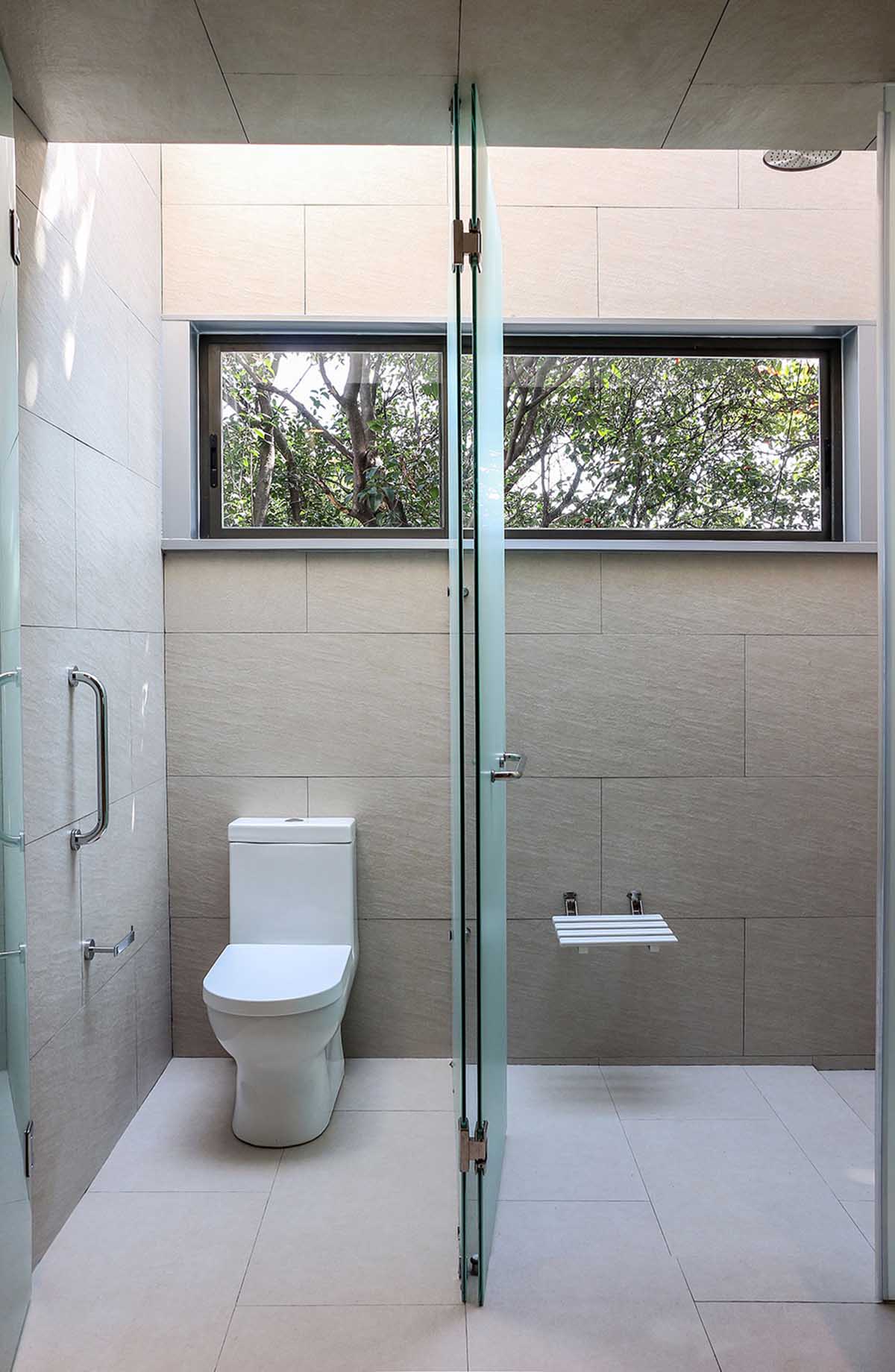 Casa Nirau House is a small eco-friendly house that gives response to the climate of Mexico