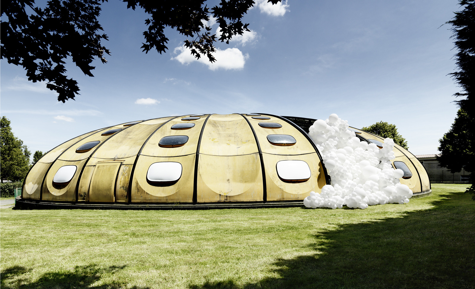French artist Charles P&eacute;tillon explores blow-up architecture in the &rsquo;&rsquo;invasion&rsquo; collection
