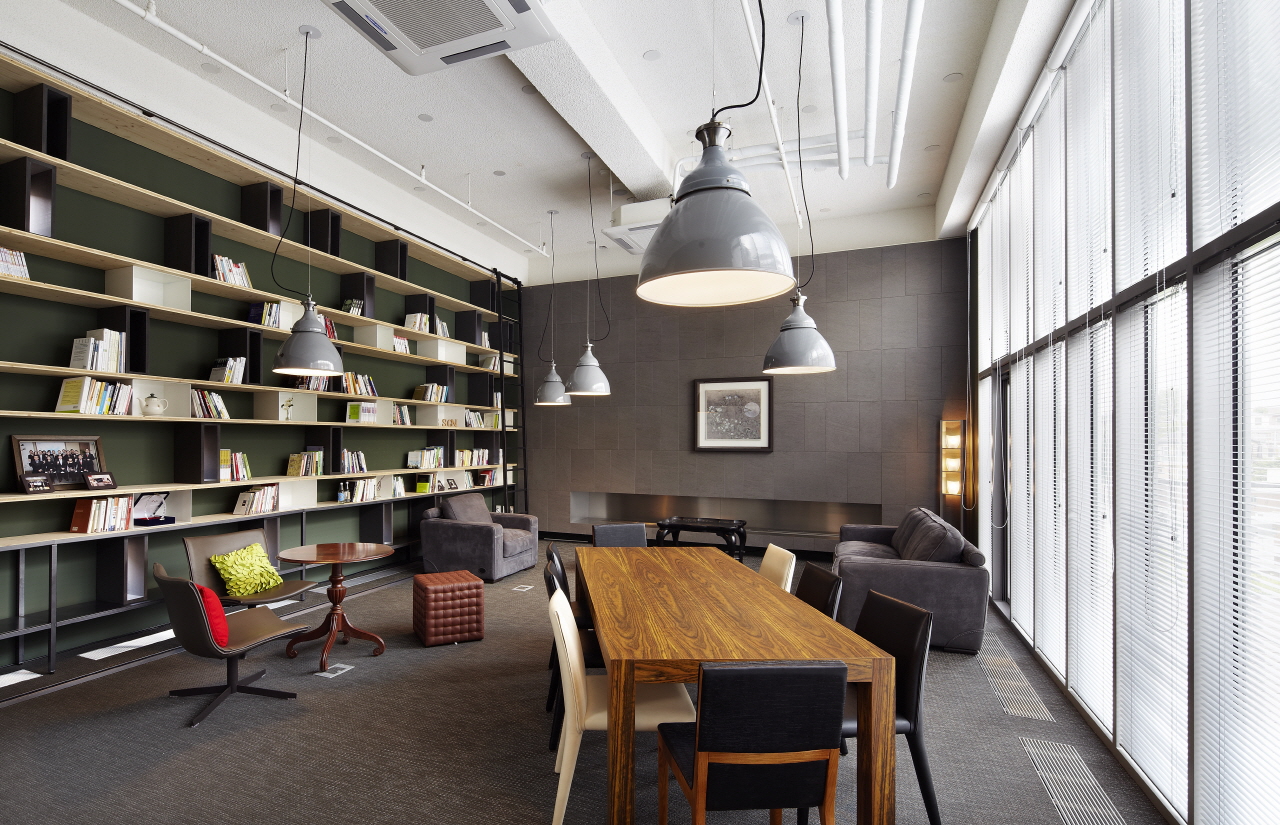 The Happiness Foundation shows elegancy of concrete in its own environment by The_System Lab