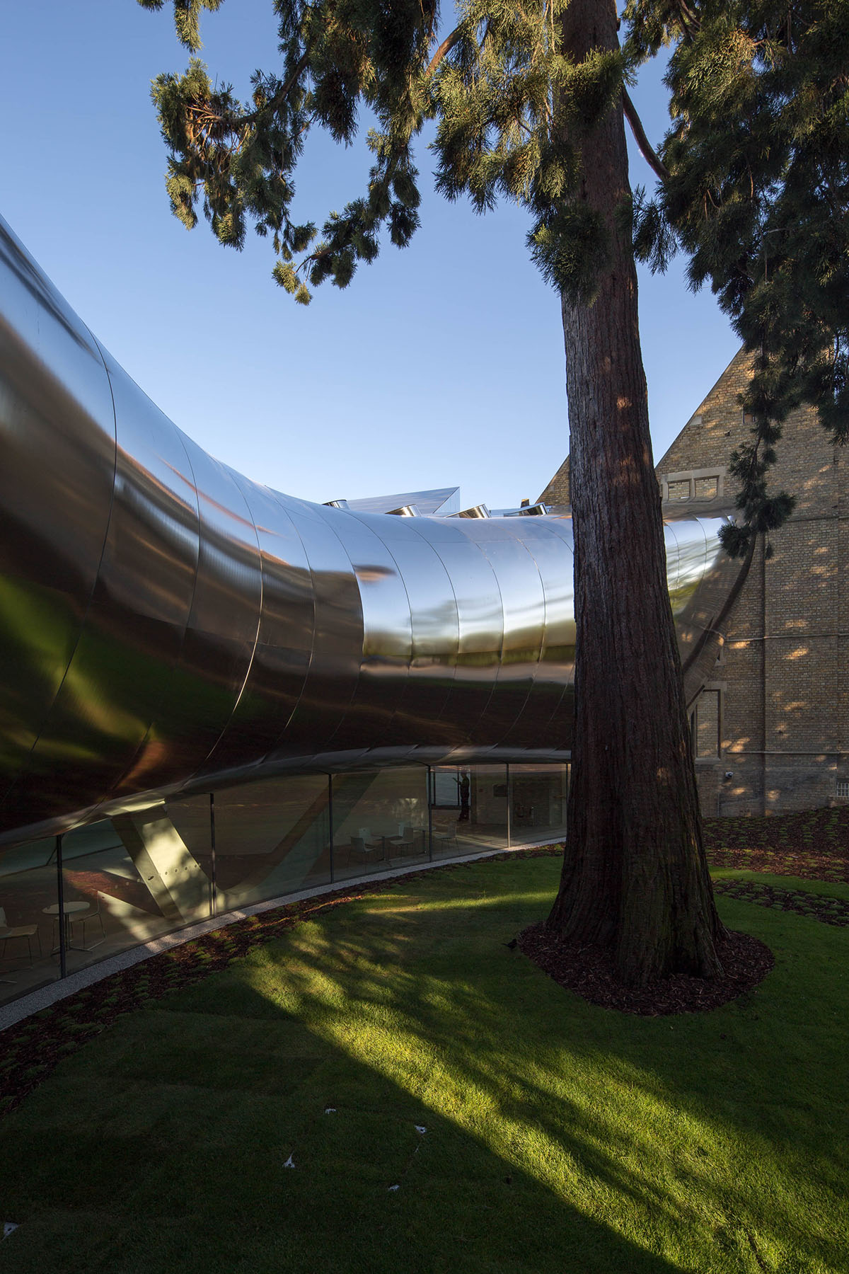 Zaha Hadid’s Investcorp Building wins Oxford Preservation Trust 2015 Award