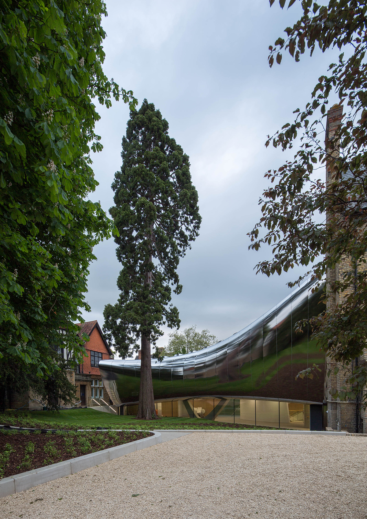 Zaha Hadid’s Investcorp Building wins Oxford Preservation Trust 2015 Award
