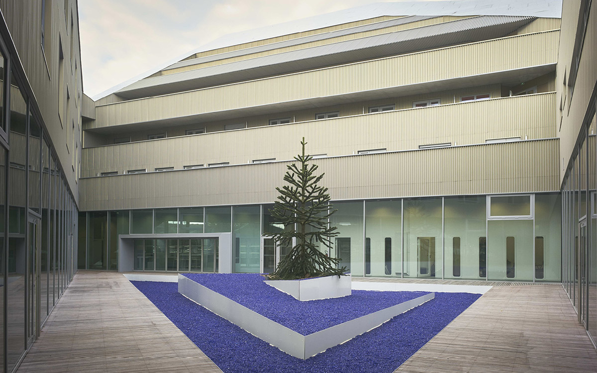 JDS Architects completed its new ’’urban catalyst’’ project called Euralille Youth Centre in France