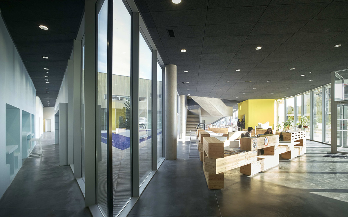 JDS Architects completed its new ’’urban catalyst’’ project called Euralille Youth Centre in France