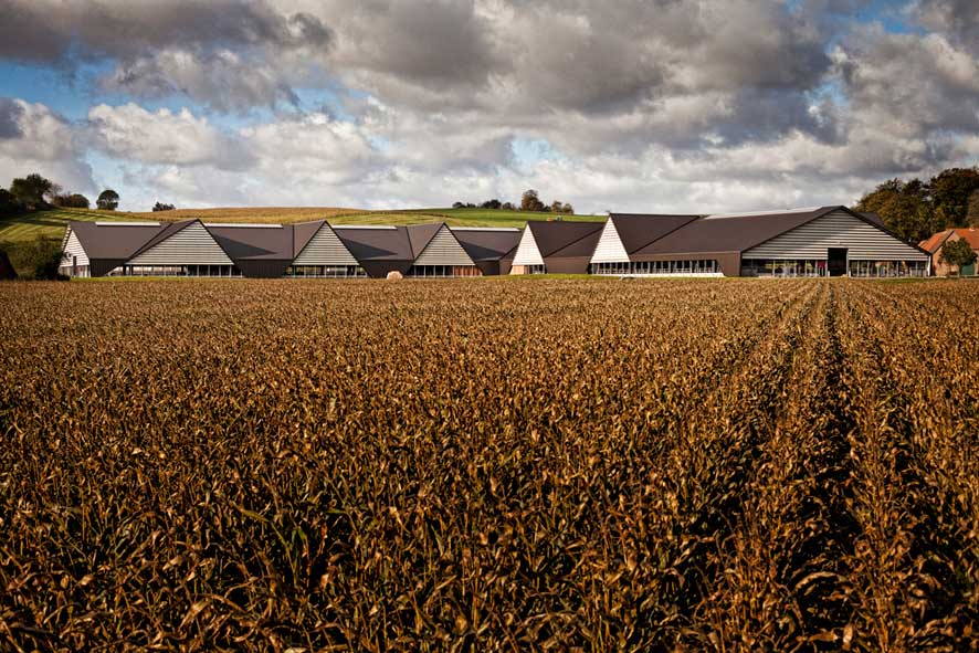 Vejlskovgaard:’’an agricultural building of the future’’