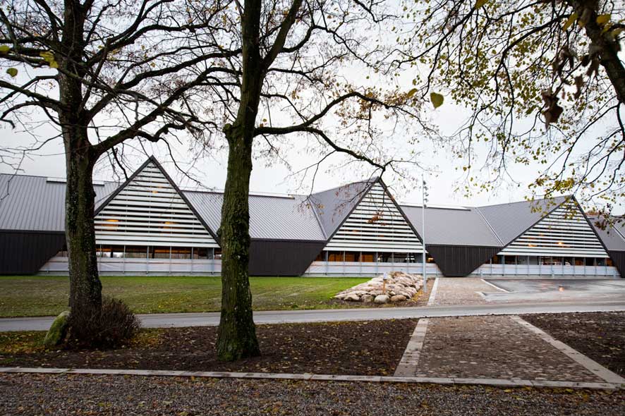 Vejlskovgaard:’’an agricultural building of the future’’