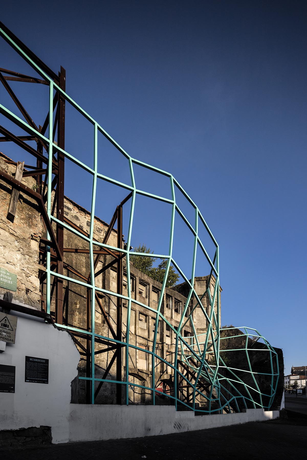 FAHR 021.3 reimagines urban ruins with scenic art piece