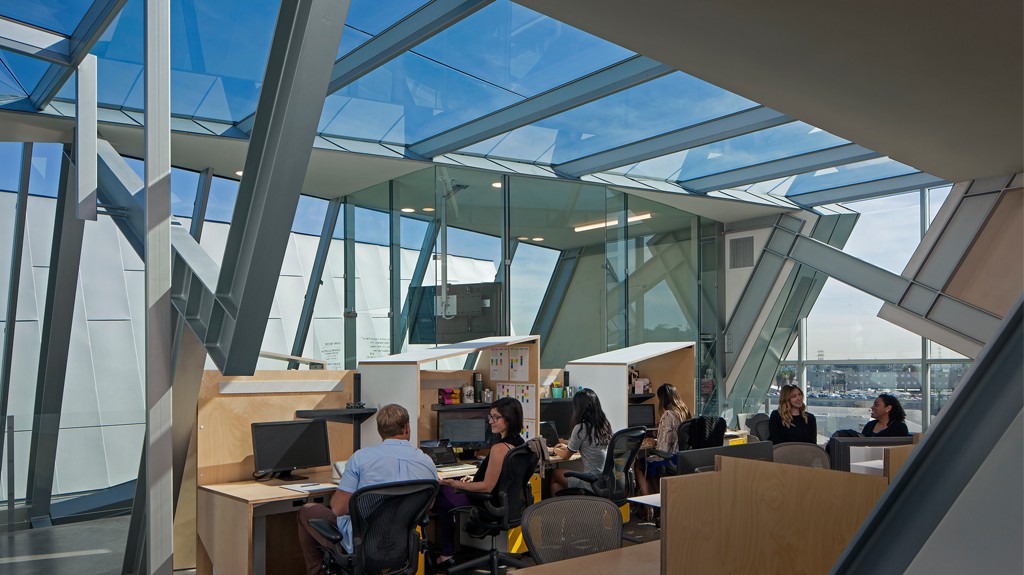 Eric Owen Moss completed ’’Pterodactyl’’ office building in Culver City,California
