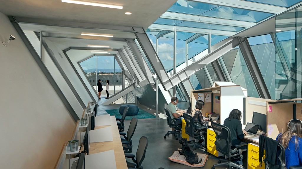 Eric Owen Moss completed ’’Pterodactyl’’ office building in Culver City,California