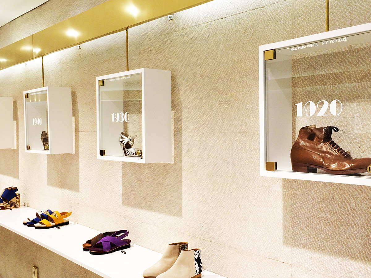 The iconic shoe shop “Ratinho” renovated by Inout Studio crystallizes objects with light materials