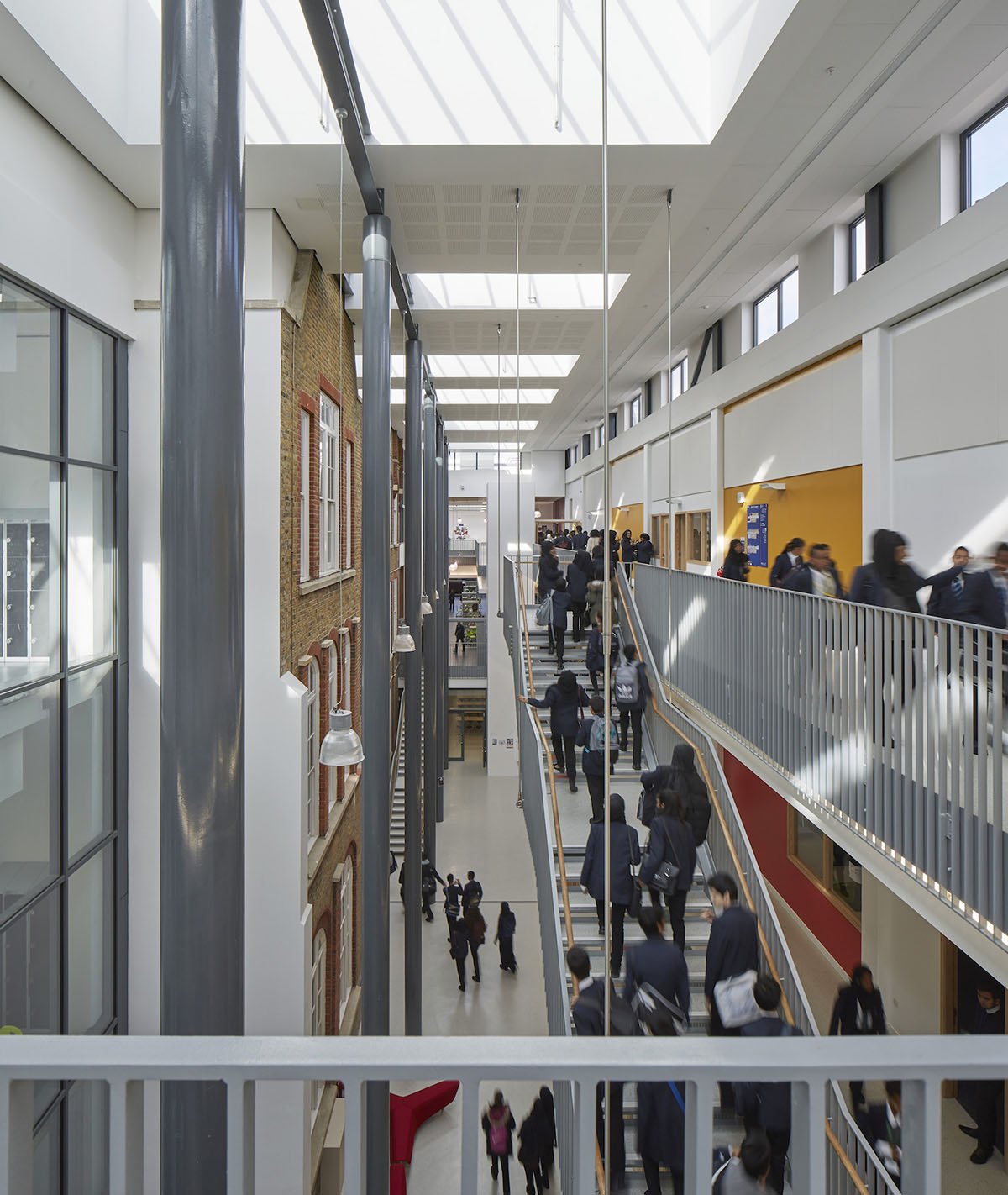 Walters & Cohen Architects transforms old community school into a contemporary High School in London