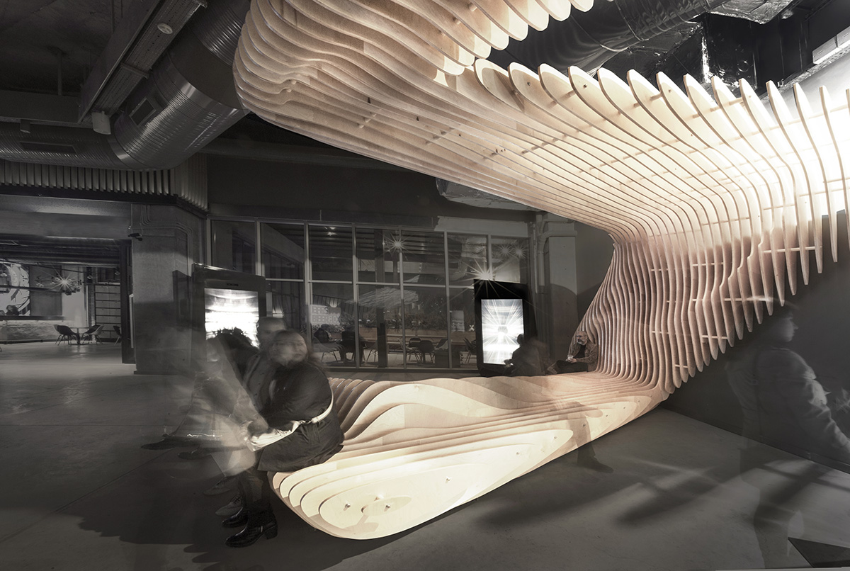 SALON / Alper Derinbogaz’s Tri-Fold explores Dialogue Of Form And Space with curvaceous structure