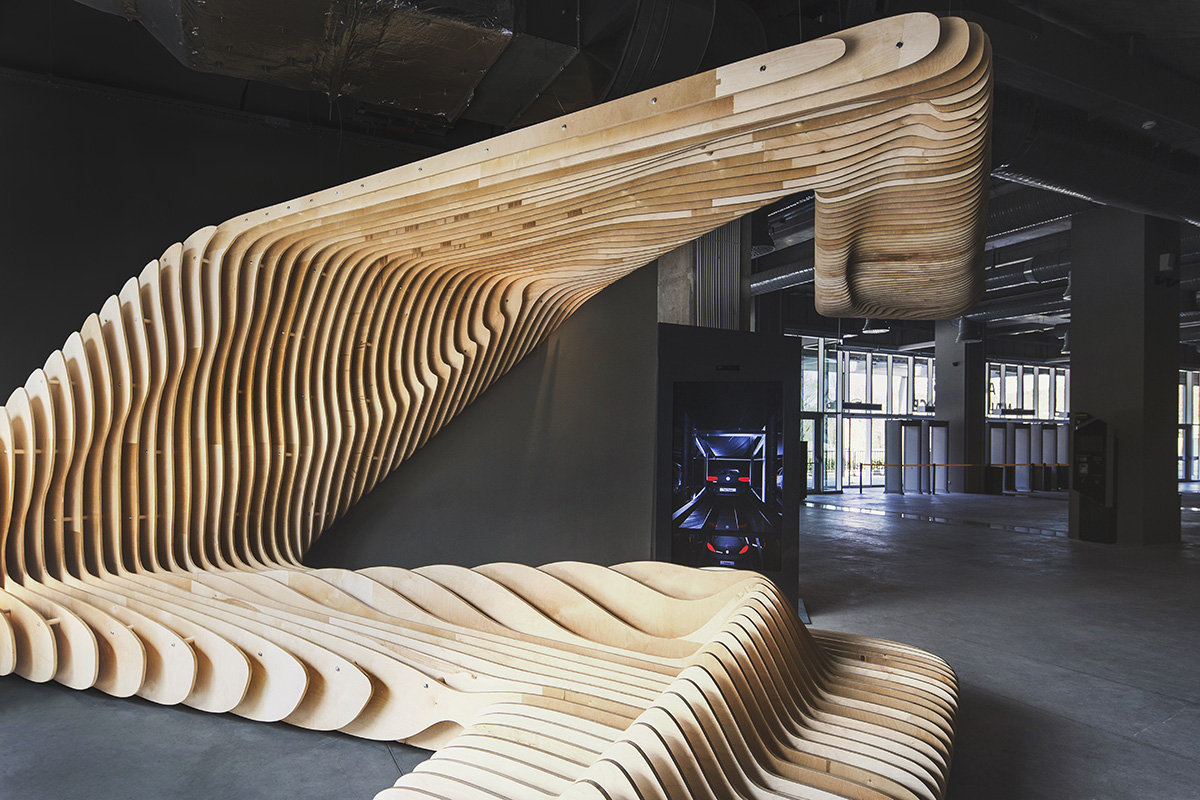 SALON / Alper Derinbogaz’s Tri-Fold explores Dialogue Of Form And Space with curvaceous structure