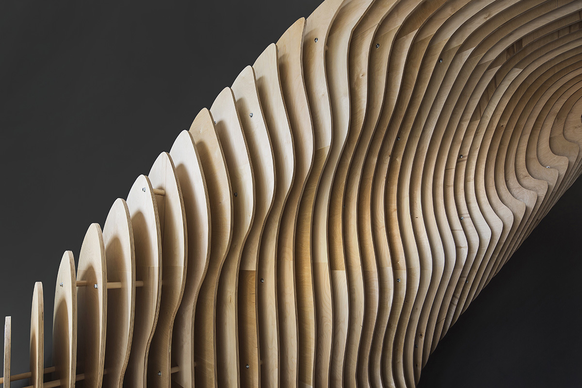 SALON / Alper Derinbogaz’s Tri-Fold explores Dialogue Of Form And Space with curvaceous structure