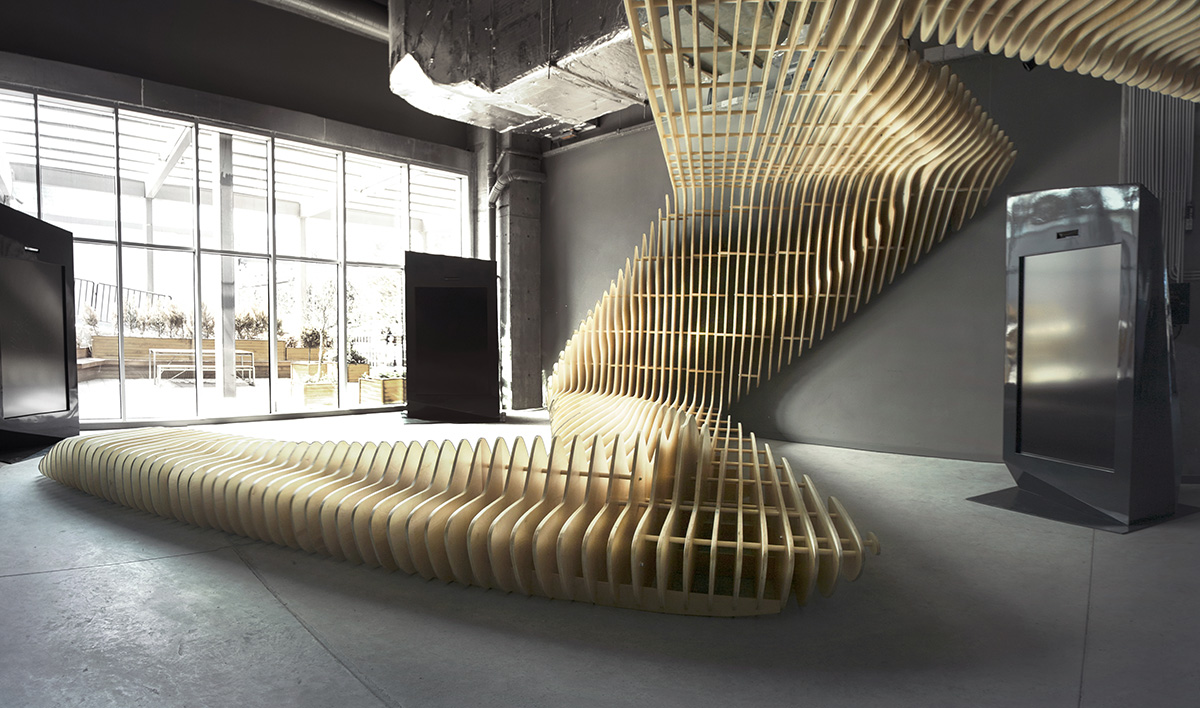 SALON / Alper Derinbogaz’s Tri-Fold explores Dialogue Of Form And Space with curvaceous structure