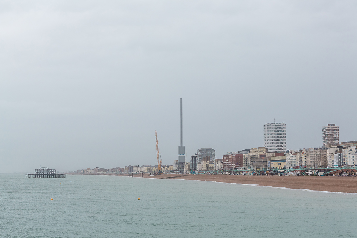 Brighton i360 - Apprentices Install Last Bolt as Tower Reaches Full Height