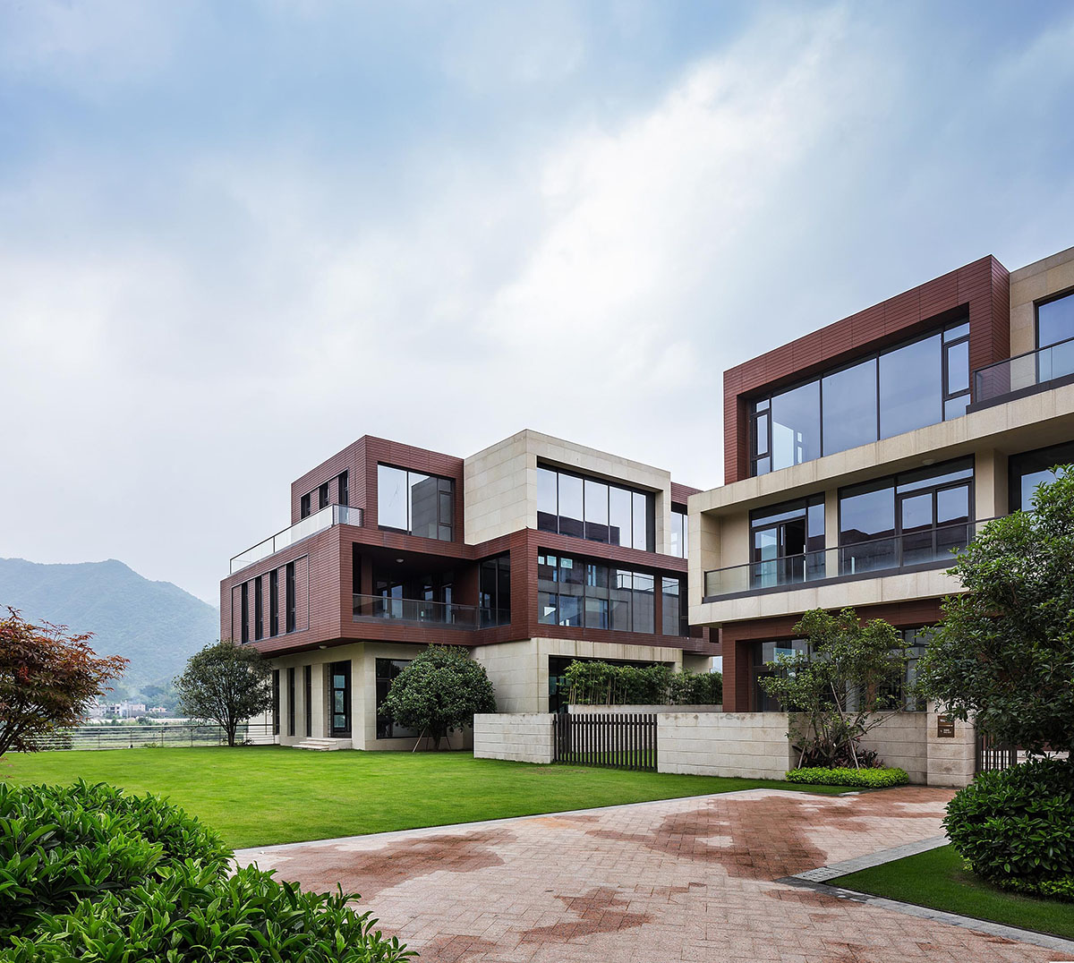 NEXT Architects completed Lianjiang Butterfly Bay with the concept of &rsquo;&rsquo;touching the water