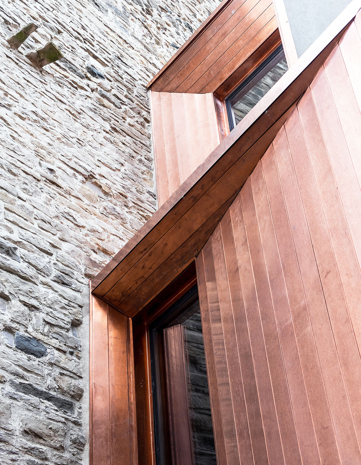 The Torre del Borgo emphasized the historical context of Bergamo by using copper-clad extension