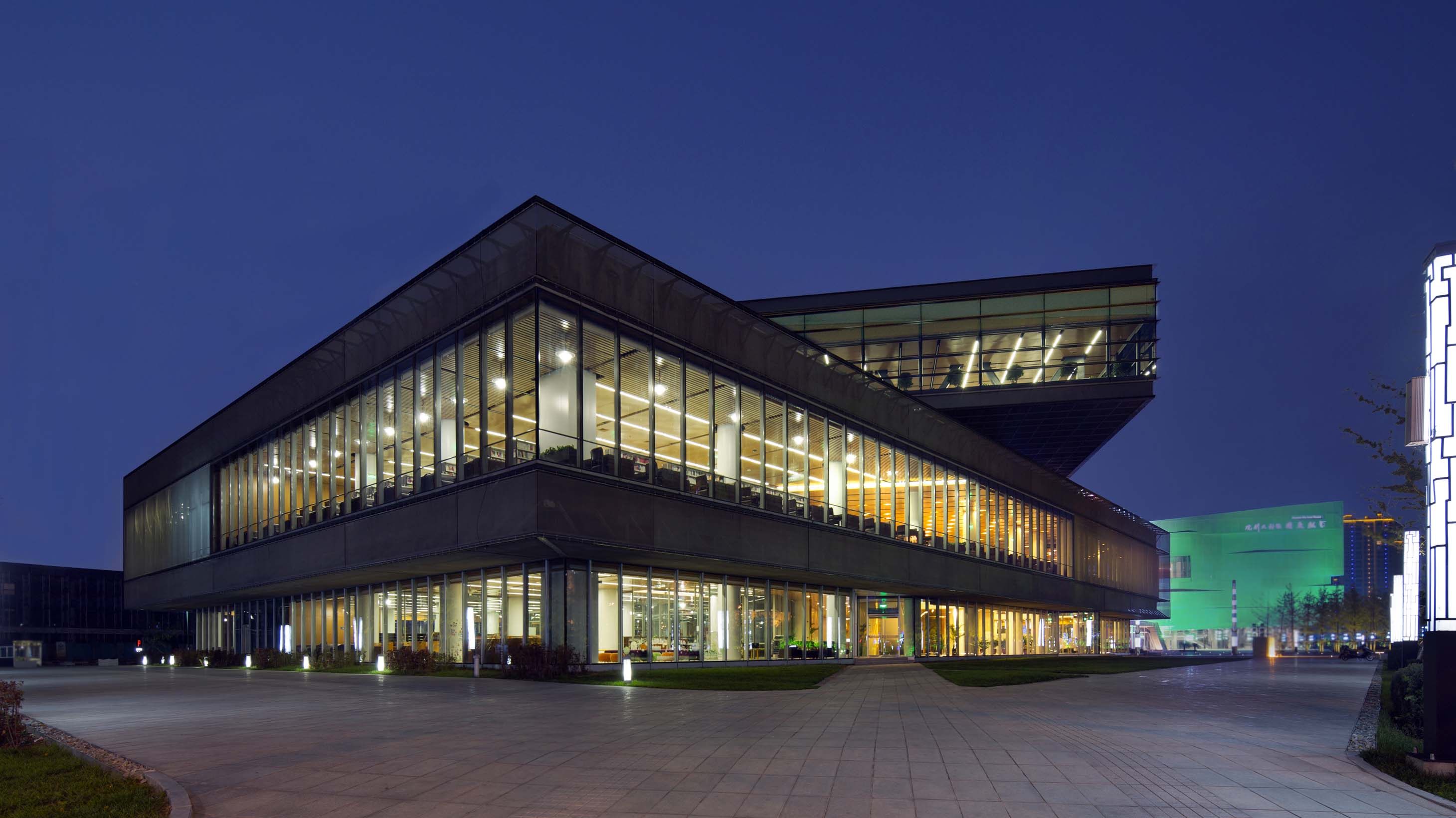 Library building. Библиотека здание. Библиотека в США здание. Здание библиотеки Европы. Маленькая библиотека здание.