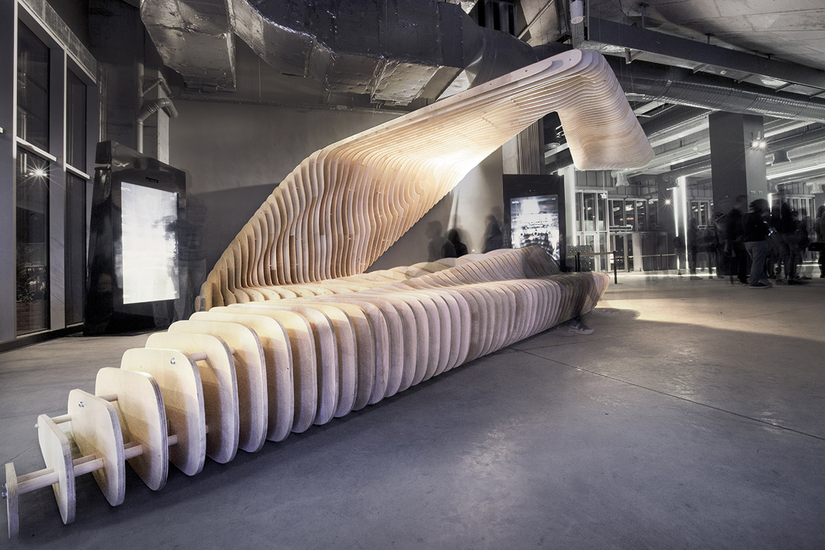 SALON / Alper Derinbogaz’s Tri-Fold explores Dialogue Of Form And Space with curvaceous structure