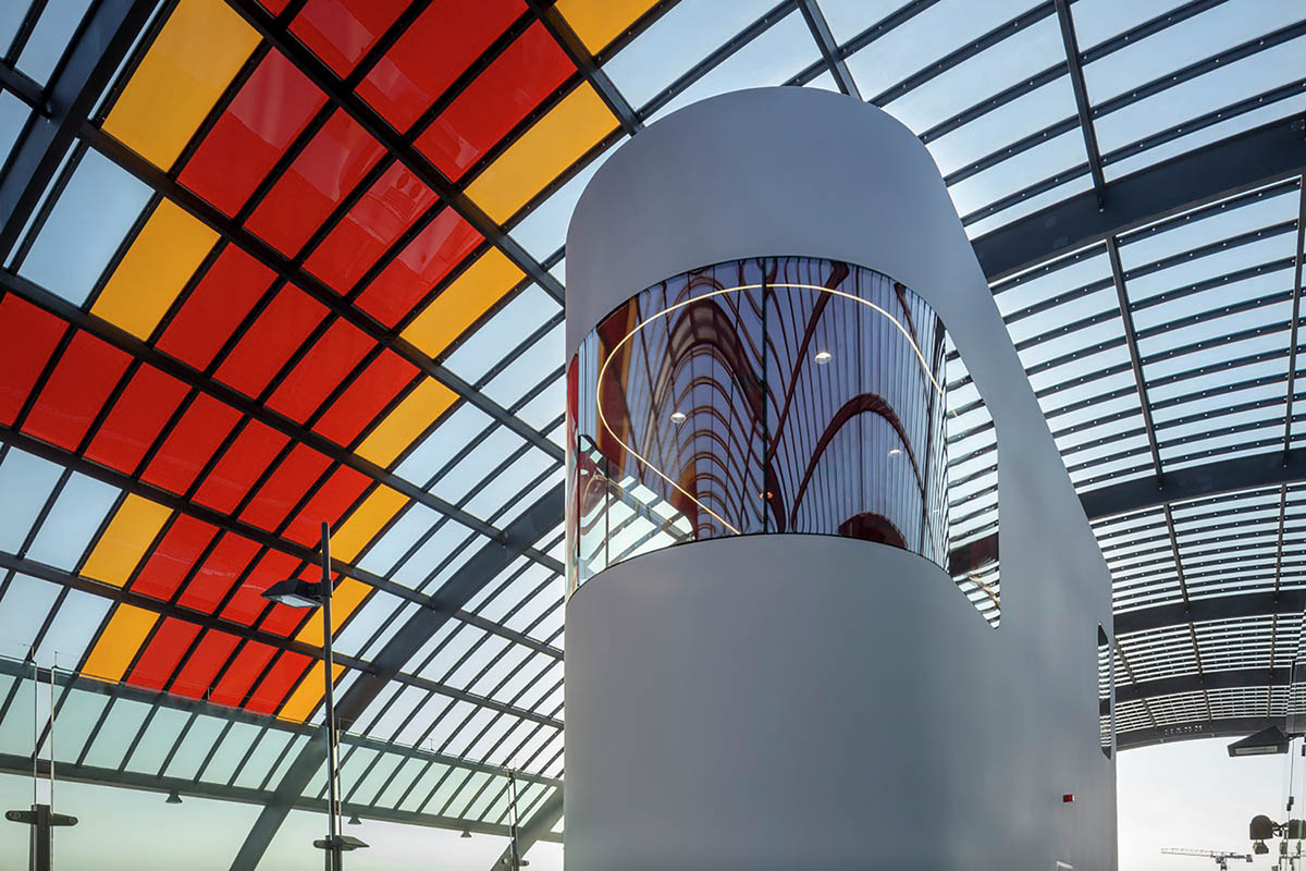 This white bus drivers building cares about drivers&rsquo; privacy installed at Amsterdam Central