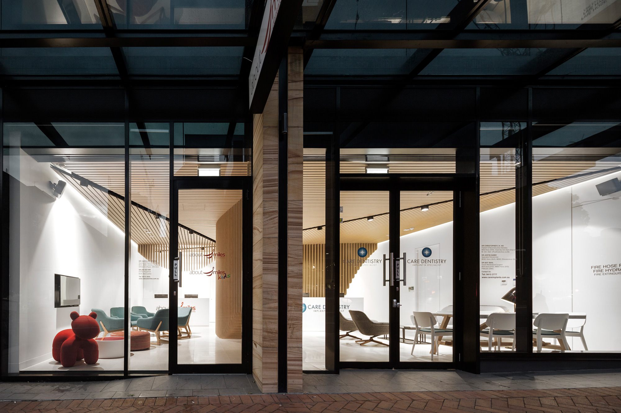 Pedra Silva Architects designed an art dental clinic within a flowing form in Sydney