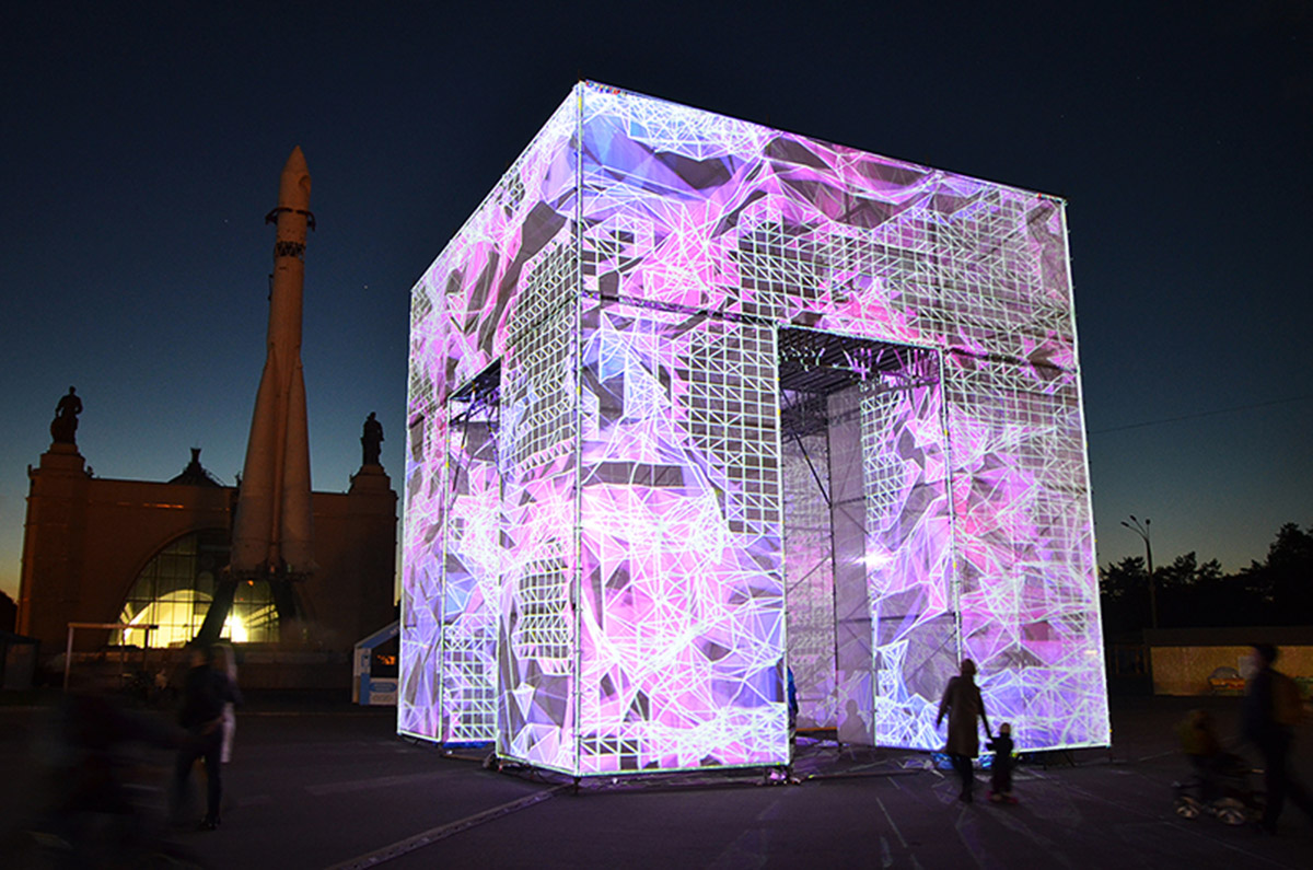 Unstable installs a temporary pavilion ’P-Cube’ at the center of VDNKh Park in Moscow