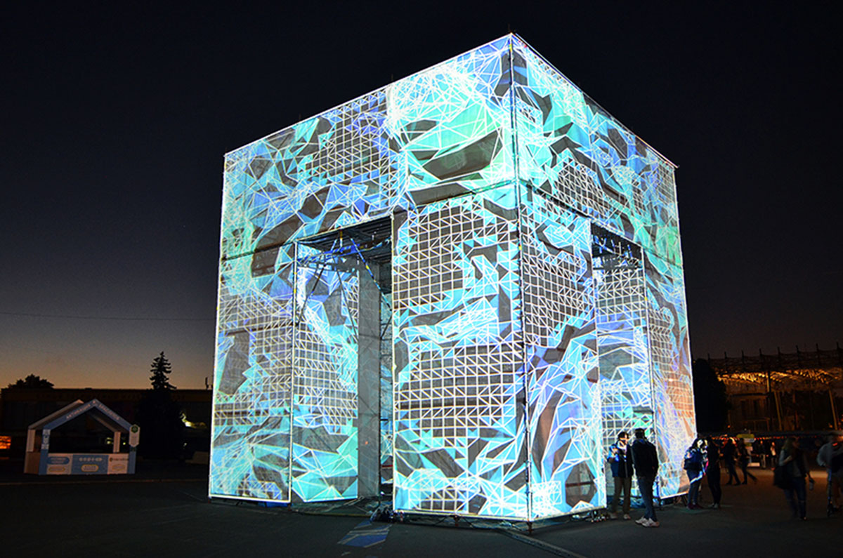 Unstable installs a temporary pavilion ’P-Cube’ at the center of VDNKh Park in Moscow