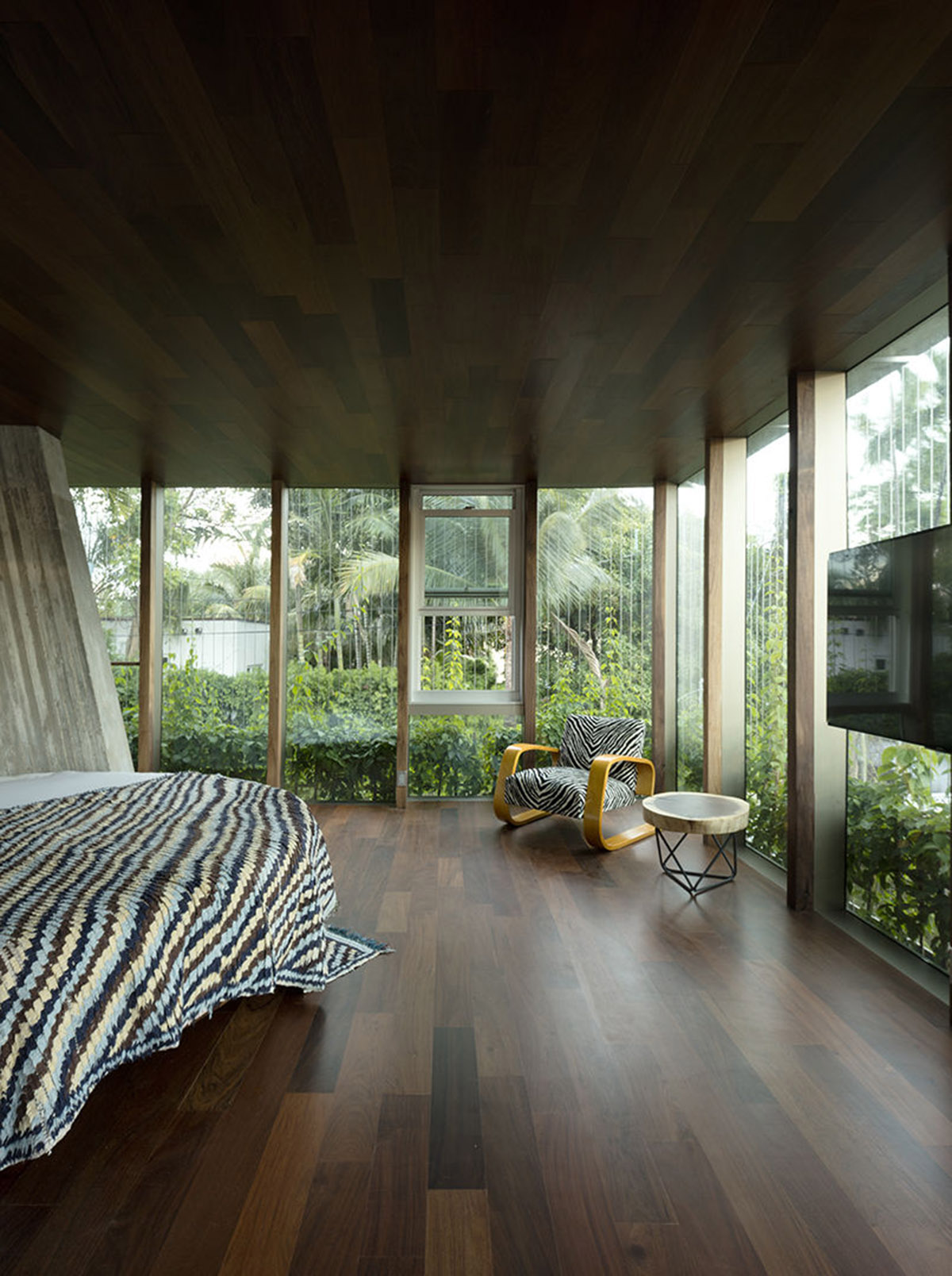 Sun Path House is a sculptural concrete house that dialogs with old bungalow houses